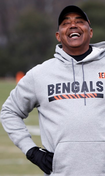 Bengals' Lewis back to doing what he loves: running defense